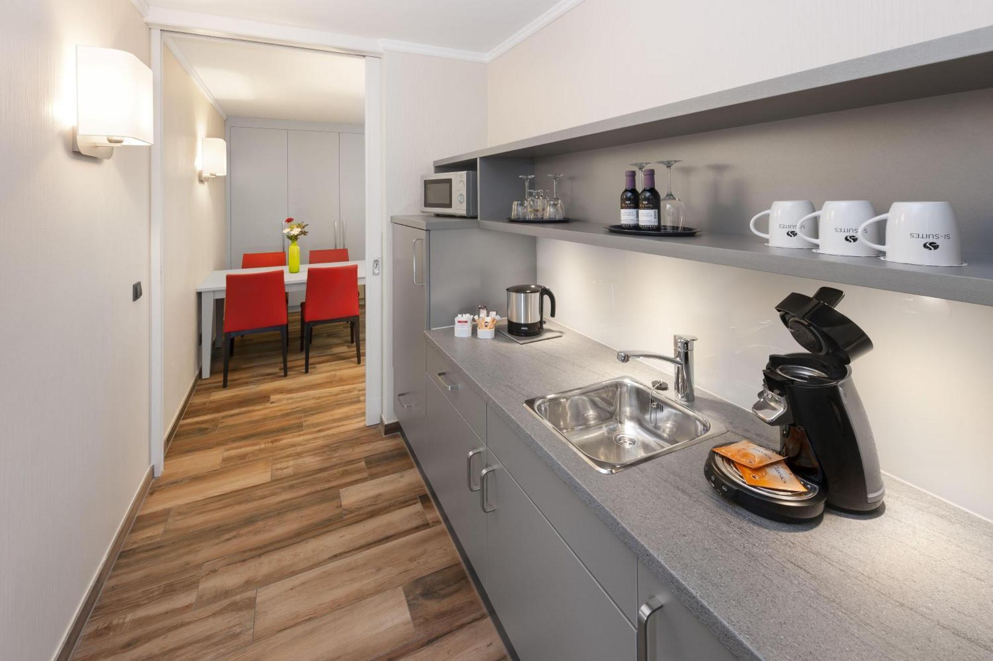 Family Room  (2 Adults and 2 Children until 12 years)